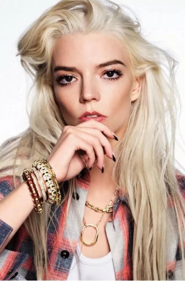 Tiffany & Co. Lock Pendant In Yellow Gold With Diamonds Large worn by  Anya Taylor-Joy  Elle in Japan on January, 2024