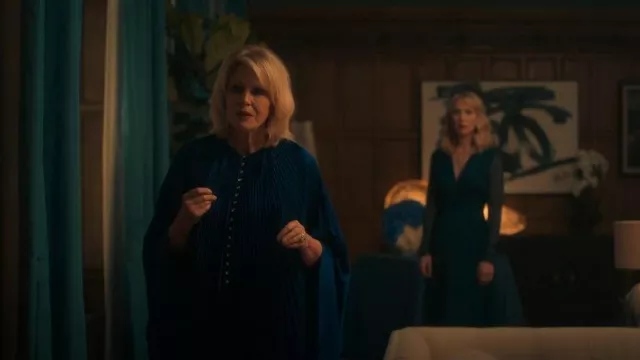 Vestido midi plisado adornado con cristales de Semsem usado por Judith Burkett (Joanna Lumley) como se ve en Fool Me Once (T01E08)