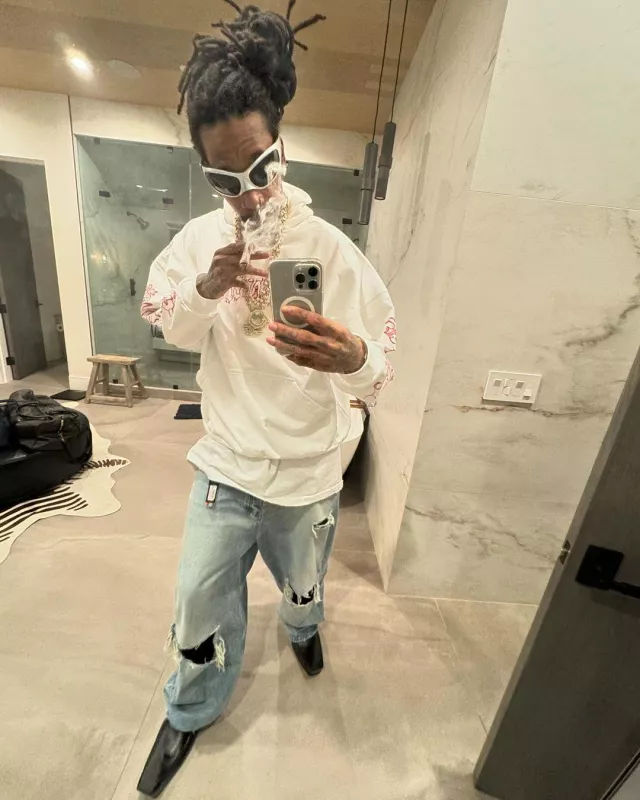Lunettes de soleil Balenciaga blanches 'Gotham Cat' (BB0284S) portées par Wiz Khalifa sur le compte Instagram @wizkhalifa