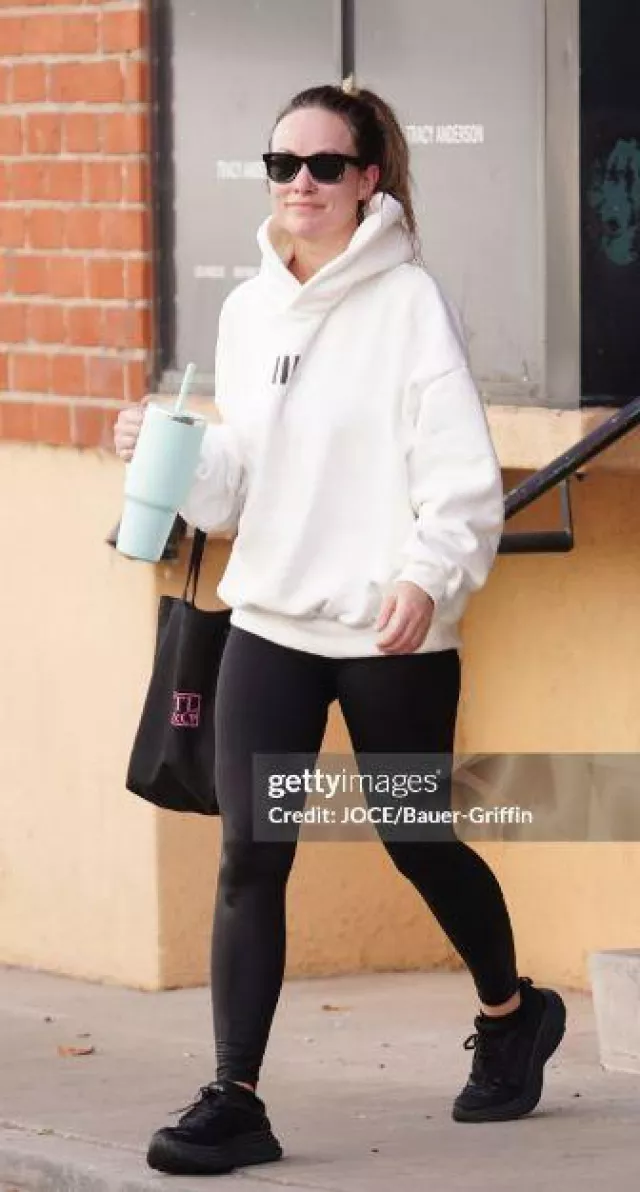 Hydro Flask 40 Oz All Around Travel Tumbler worn by Olivia Wilde in  Los Angeles on December 11, 2023