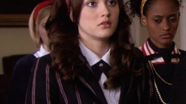 Le blazer Zara rayé porté par Blair Waldorf (Leighton Meester) dans la série Gossip Girl (Saison 1 Episode 12)