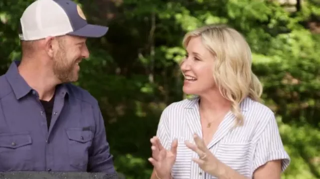 Universal Thread Top Short Sleeve worn by Jenny Marrs as seen in Fixer to Fabulous (S05E08)