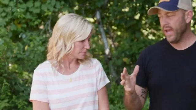Market Spruce Top Medi­um worn by Jenny Marrs as seen in Fixer to Fabulous (S05E08)