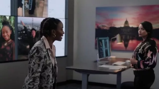 Pull Pilcro Star Pull Over porté par Lacey Quinn (Gabrielle Walsh) comme on le voit dans Found (S01E12)
