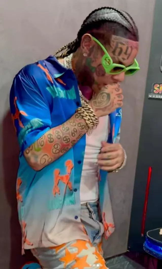 Amiri x Chemist Clay Indigo & Orange Star Jeans worn by 6ix9ine on the Instagram account @6ix9ine