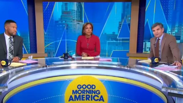 Vestido de manga acampanada colectivo de Esteban Cortázar en rojo usado por Robin Roberts como se ve en Good Morning America el 11 de enero de 2024