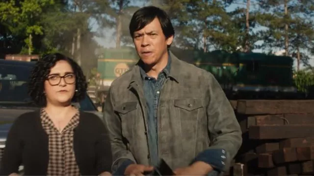 John Varvatos Andrew Chaqueta usada por Henry Black Crow Lopez (Chaske Spencer) como se ve en Echo (S01E02)