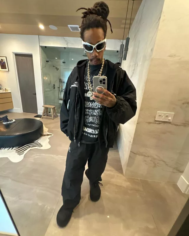 Bottes de neige courtes Balenciaga en nylon noir 'Alaska' portées par Wiz Khalifa sur le compte Instagram @wizkhalifa