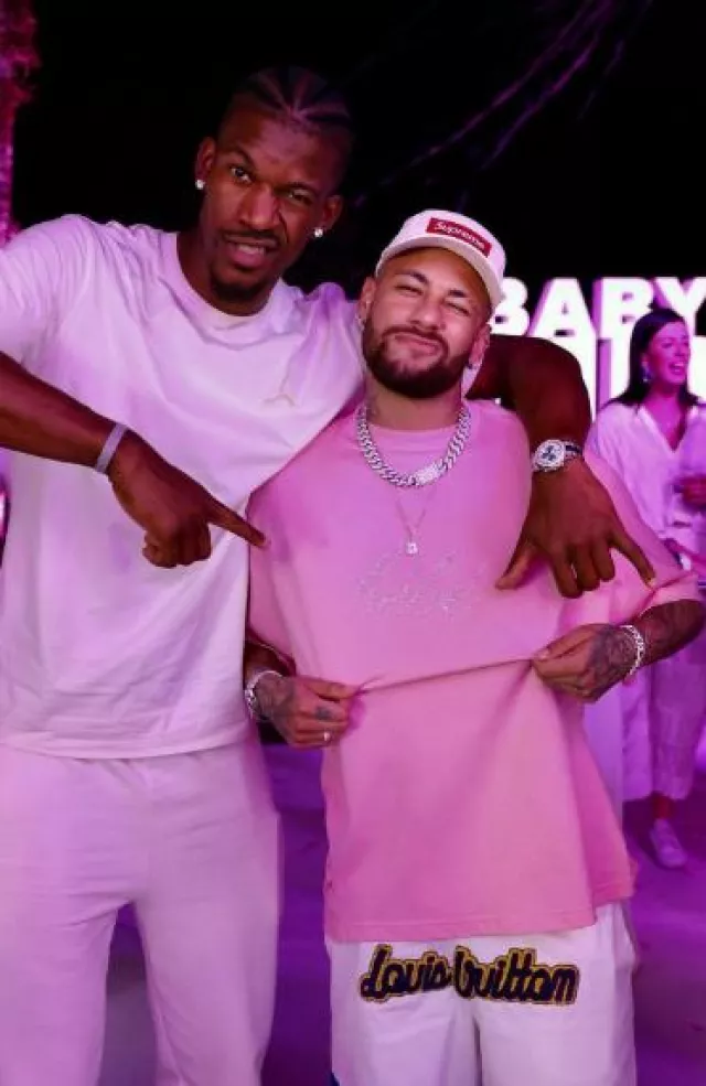 Short Louis Vuitton x NBA White Logo porté par Neymar sur le compte Instagram @neymarjr