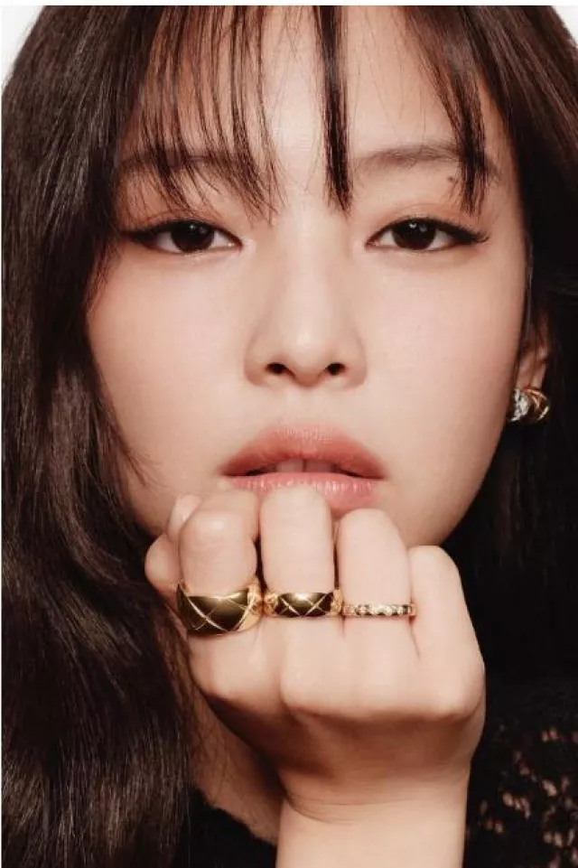 Chanel Large Coco Crush Ring worn by Jennie Kim at Chanel Coco Crush Campaign on January 2024