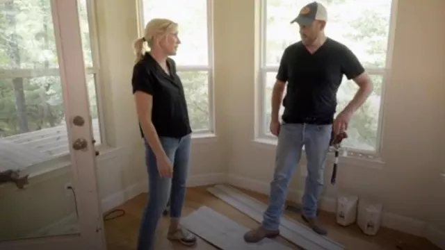 New Balance 237 Sneak­ers worn by Jenny Marrs as seen in Fixer to Fabulous (S05E09)