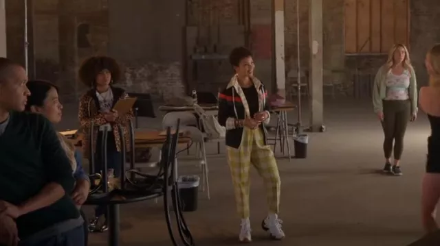 Asos Design Ta­pered Pants worn by Davia Moss (Emma Hunton) as seen in Good Trouble (S05E13)