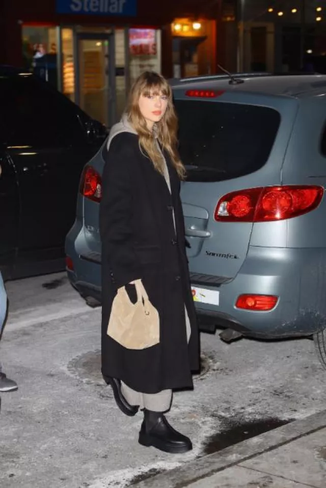 Gant 240 Mulberry St Tailored Coat worn by Taylor Swift in New York City on January 18, 2024
