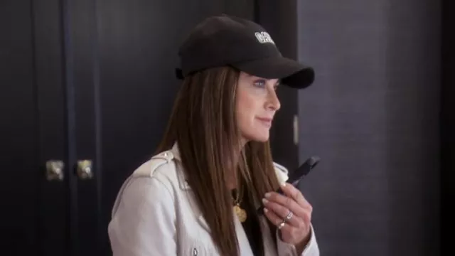 Ganni Lo­go-Em­broi­dered Or­gan­ic-Cot­ton Baseball Cap worn by Kyle Richards as seen in The Real Housewives of Beverly Hills (S13E12)