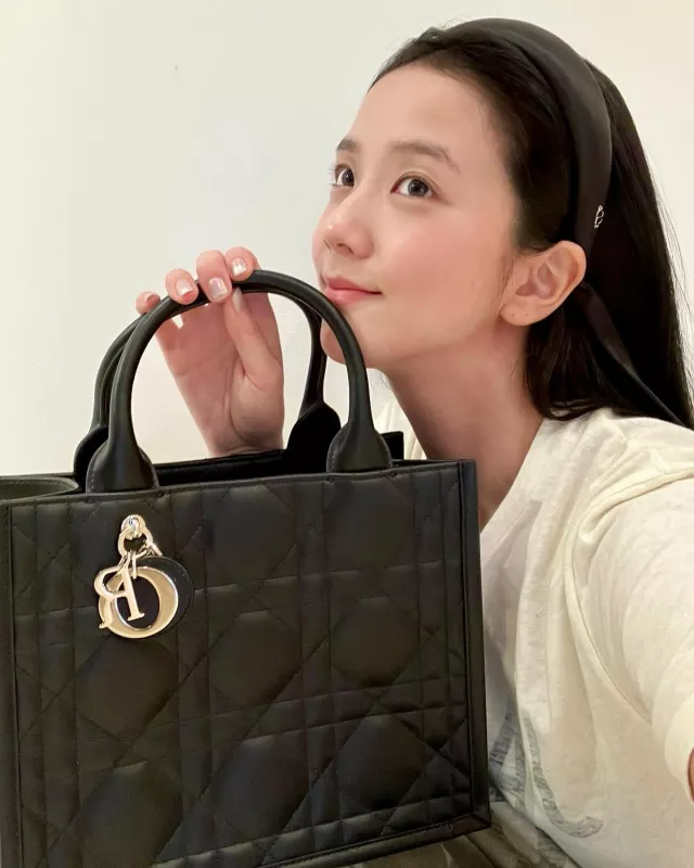 Dior Small Dior Book Tote worn by Jisoo on her Instagram post on January 20, 2024