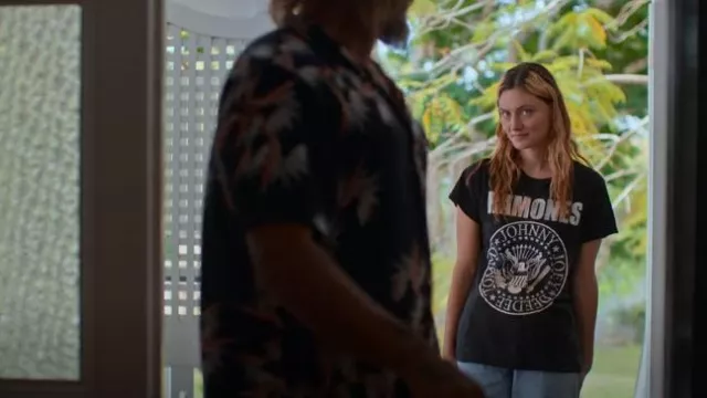 Impact Pres­i­den­tial Seal T-Shirt worn by Frances Bell (Phoebe Tonkin) as seen in Boy Swallows Universe (S01E02)