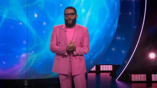 Ron Tompson Cos­tume Peak Lapel Hound­stooth worn by Anthony Anderson as seen in We Are Family (S01E02)