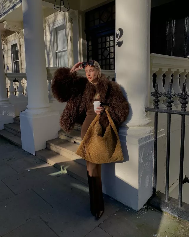 Ducie Rochelle Shearling Coat porté par Leonie Hanne sur son Instagram le 17 janvier 2024