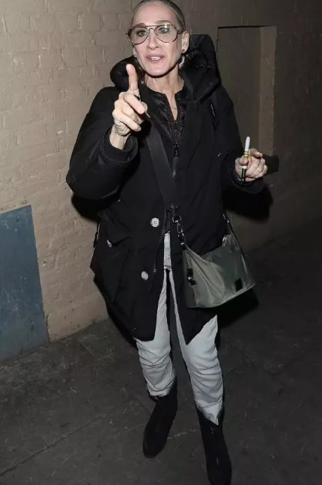 Sjp by Sarah Jessica Parker Crossbody Strap worn by Sarah Jessica Parker at Signing Autographs Outside the Savoy Theatre on January 20, 2024