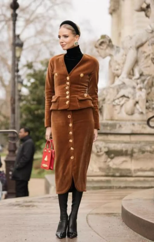 Schiaparelli Slit Pencil Skirt worn by Leonie Hanne at Schiaparelli Haute Couture Paris Show on January 22, 2024