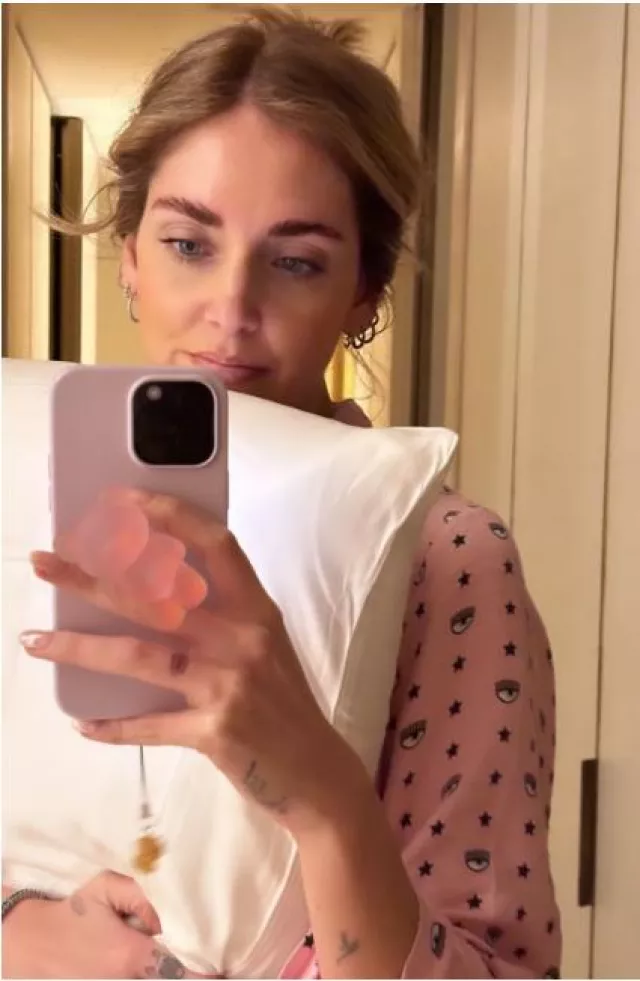 Apple Iphone Silicone Case with Magsafe in Lilac used by Chiara Ferragni on her Instagram Story on January 22, 2024