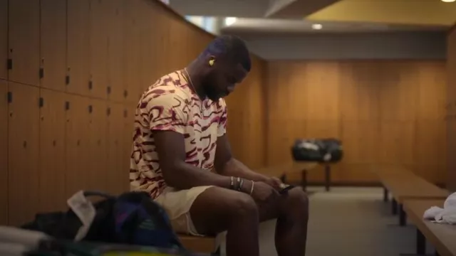 Nike Ad­van­tage Tee worn by Frances Tiafoe as seen in Break Point (S02E03)