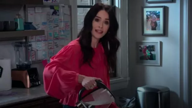Isabel Marant Neli­no Top worn by Julia Mariano (Abigail Spencer) as seen in Extended Family (S01E05)