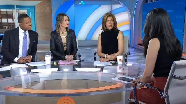 Robe mi-longue à col montant Clara Sunwoo portée par Hoda Kotb comme on le voit dans Aujourd’hui le 24 janvier 2024