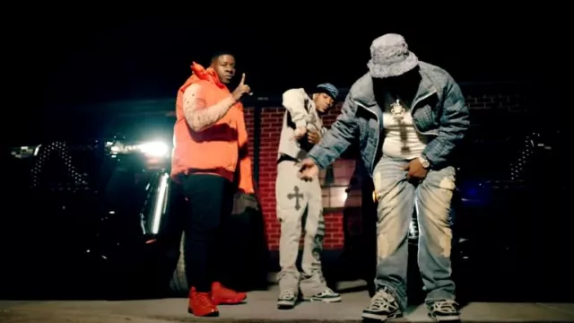 Jordan 9 Retro 'All Chile Red' usado por Blac Youngsta en Blac Youngsta, Lil Migo, Trapionn - Plugged N (Video Oficial)