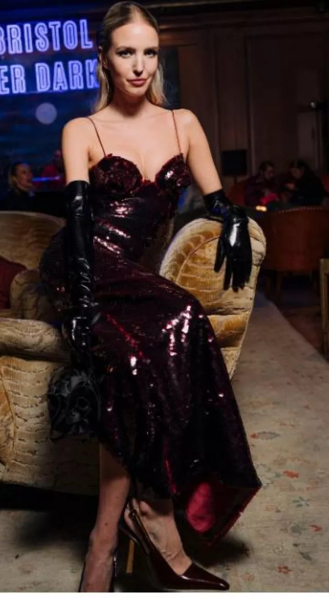 Robe longue à paillettes à appliques florales Magda Butrym portée par ...