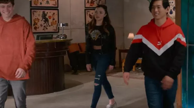 Tinseltown Distressed Skinny Jeans porté par Tory Nichols (Peyton List) comme on le voit dans Cobra Kai (S04E05)