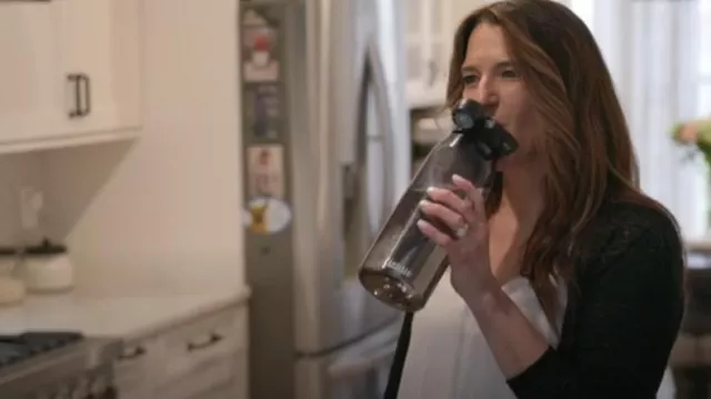 Camelbak Wa­ter Bot­tle used by Abbey Lutes as seen in Love on the Spectrum (S02E01)