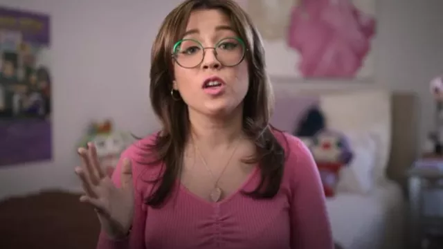 Woow Big Ap­ple 1 worn by Dani Bowman as seen in Love on the Spectrum (S02E01)