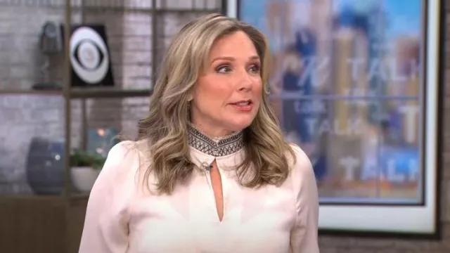 Top Marie Oliver Emilie usado por Catherine Fisher como se ve en CBS Mornings el 22 de enero de 2024