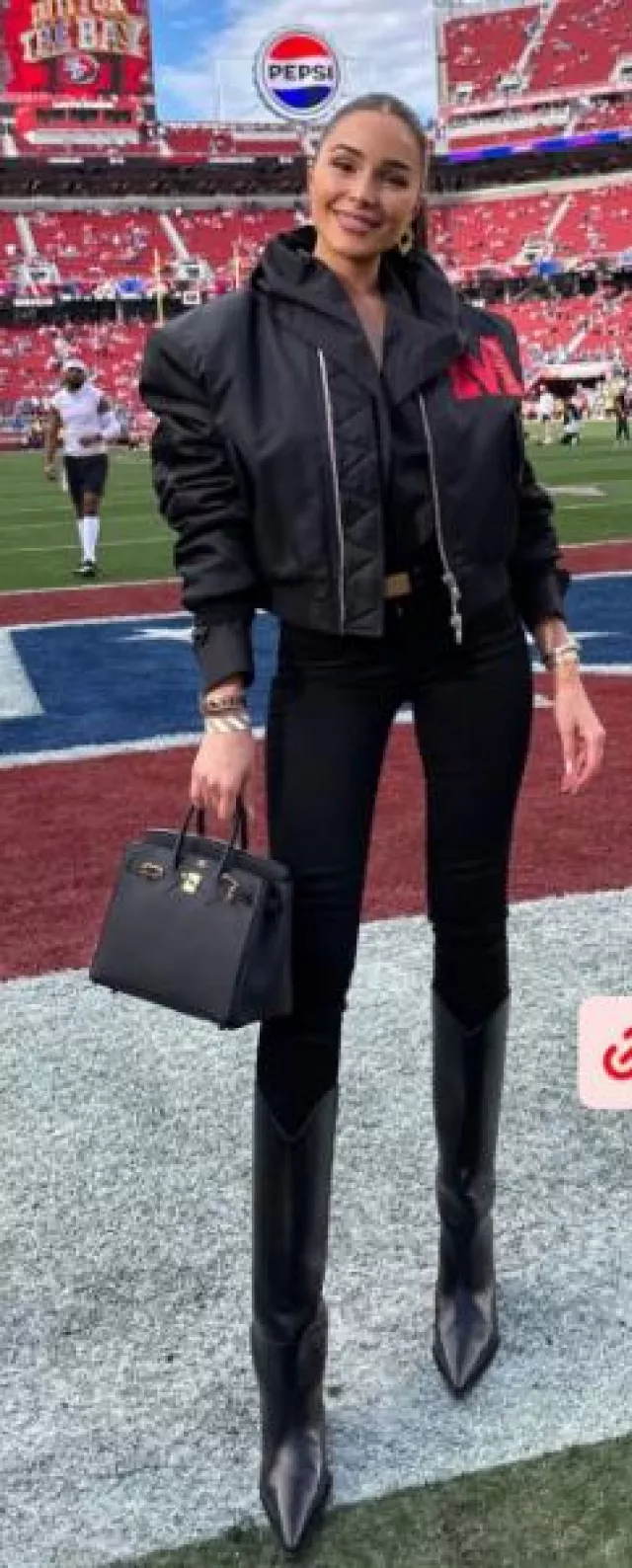 Hermes Kelly 28Cm Black Epsom Sellier Bag worn by Olivia Culpo at  San Francisco 49Ers Vs Detroit Lions Game on January 28, 2024
