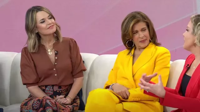 Veronica Beard Coralee Puff-Sleeve Top In Nutmeg worn by Savannah Guthrie as seen in Today on  January 30, 2024