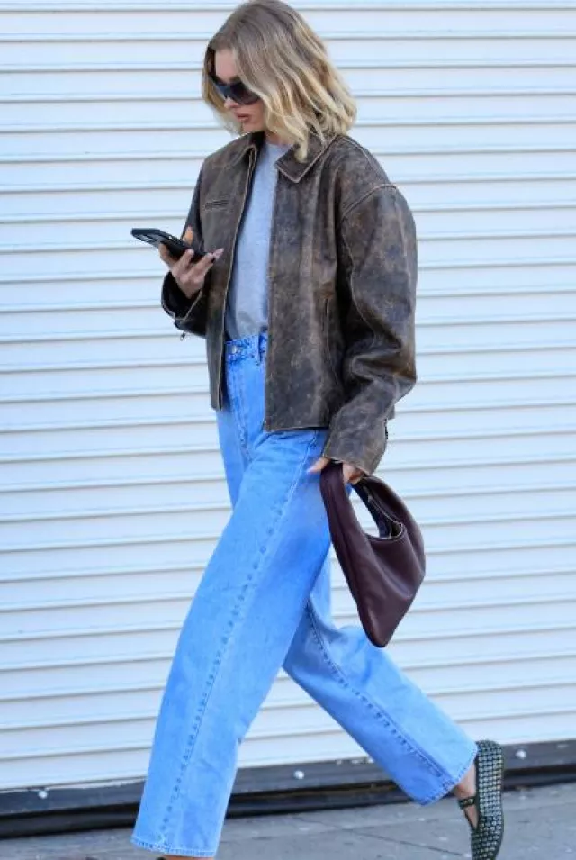 The Row Everyday Small Textured-Leather Shoulder Bag Burgundy worn by  Elsa Hosk at Wears Abrand Jeans on January 27, 2024