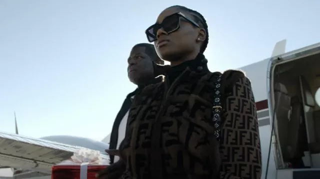 Fendi Bomber Chaqueta Bomber De Punto Y Piel De Visón Con Incrustaciones Usada por Charmaine (Imani Lewis) como se ve en Hightown (S02E06)