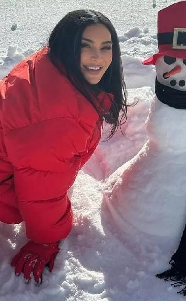 Balenciaga 3B Sports Icon Ski Gloves in Red worn by Kim Kardashian on the Instagram account @kimkardashian