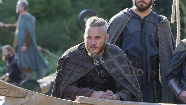 Le bracelet de Ragnar Lothbrok (Travis Fimmel) dans Vikings S02E01