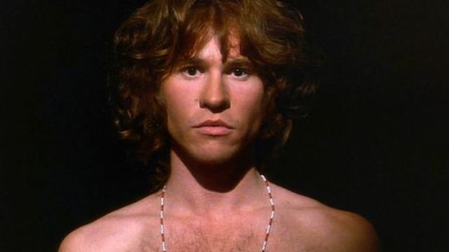 the collar of Jim Morrison (Val Kilmer) in The Doors | Spotern
