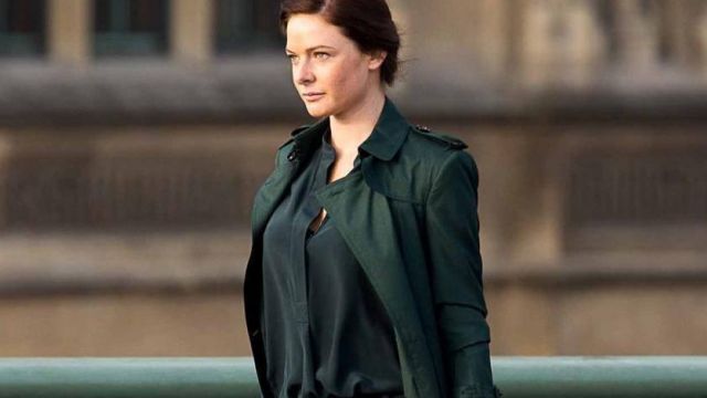 Le trenchcoat vert de Ilsa Faust (Rebecca Ferguson) dans Mission Impossible 5
