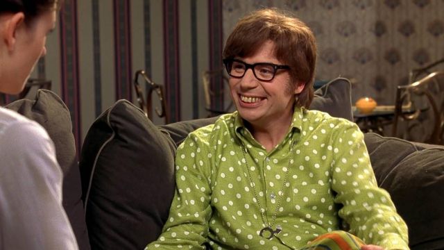 The green shirt with white polka dots of Mike Myers in Austin Powers