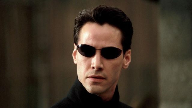 Les lunettes de soleil de Neo (Keanu Reeves) dans Matrix