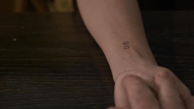 The tattoo "011" of Eleven ( Millie Bobby Brown) in Stranger THings