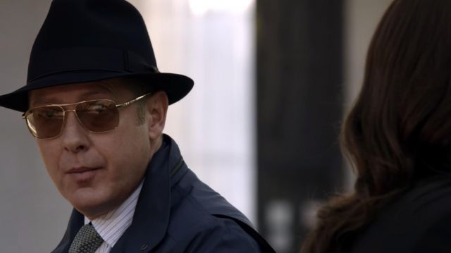 Les lunettes de soleil de Raymond Reddington (James Spader) dans The Blacklist (S01E06)
