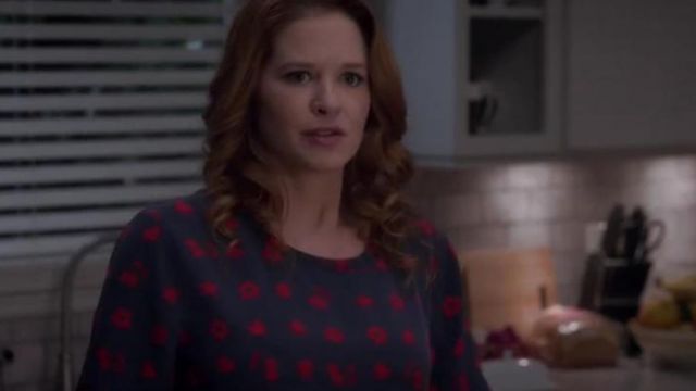 Le t-shirt Equipment Riley d'April Kepner (Sarah Drew) dans Grey's ...