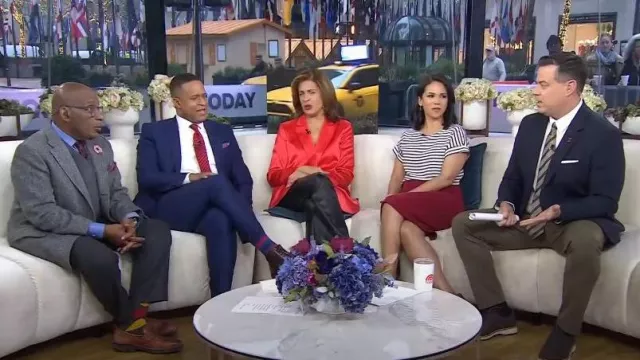 Jones new york Top rayé à col rond porté par Laura Jarrett comme on le voit dans Today le 2 février 2024