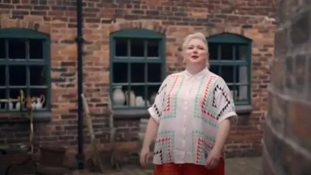 Marks & Spencer Linen Rich Print­ed Shirt worn by Siobhán McSweeney as seen in The Great Pottery Throw Down (S07E01)