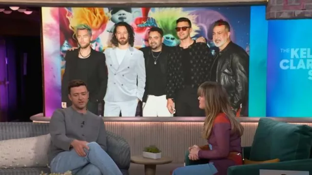 Cárdigan Miu Miu Gray Applique usado por Justin Timberlake como se ve en The Kelly Clarkson Show el 30 de enero de 2024